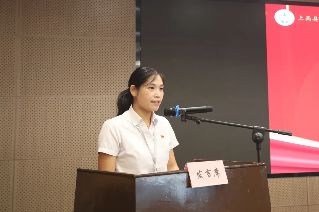 黎鑫.JPG 代表胥佳芳.JPG