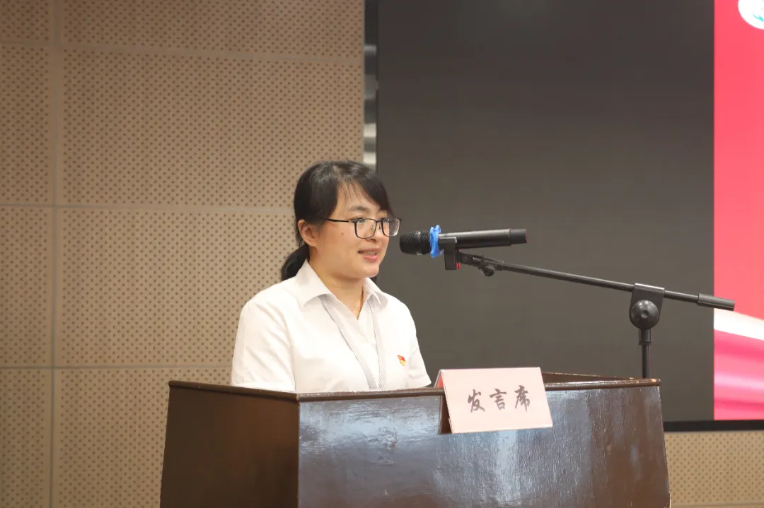 吕娇.JPG 代表黎瑜.JPG